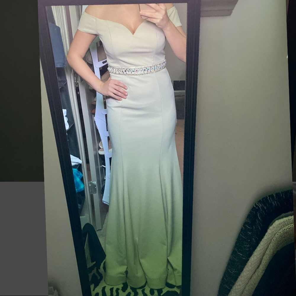 Formal Gown-sweetheart neck&embellished waistline
